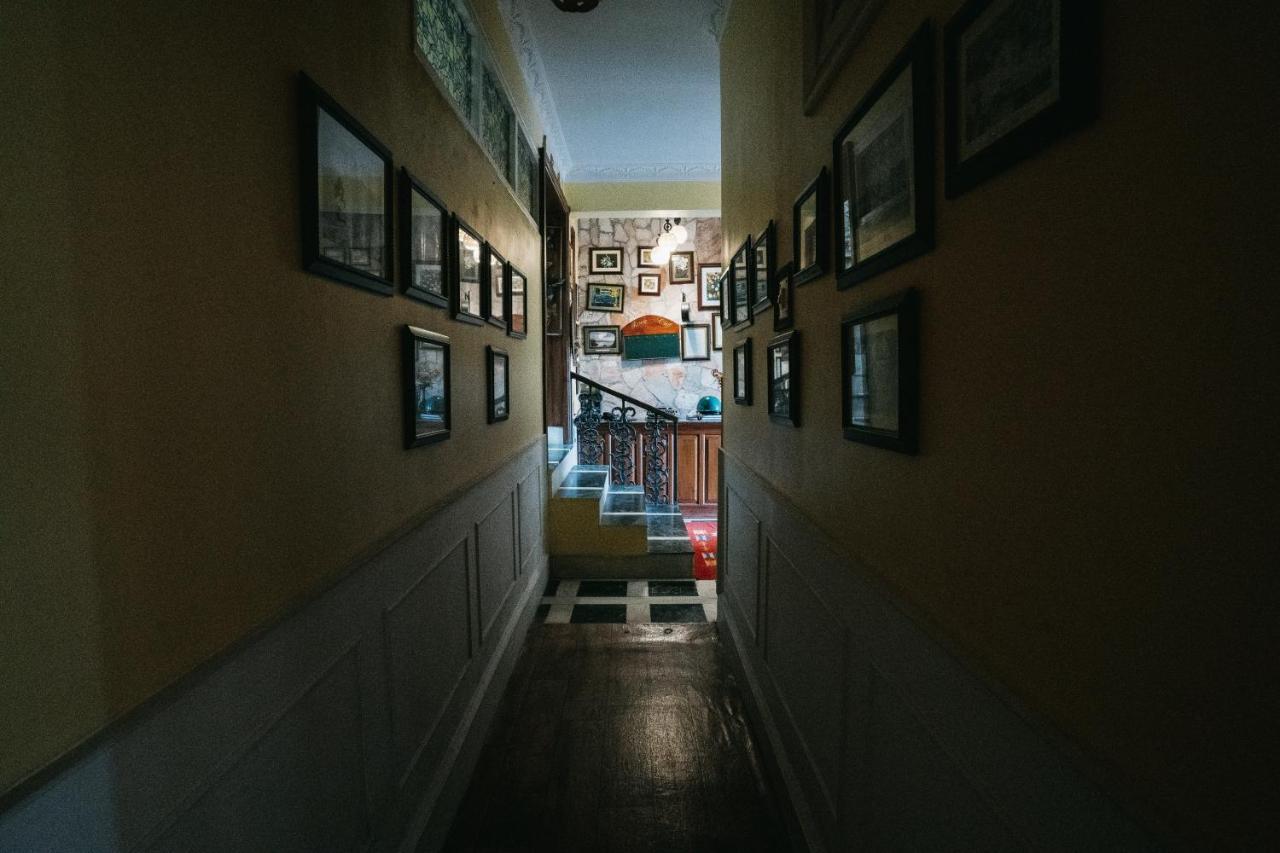 Rock Cliff Home Stay Shillong Exteriör bild